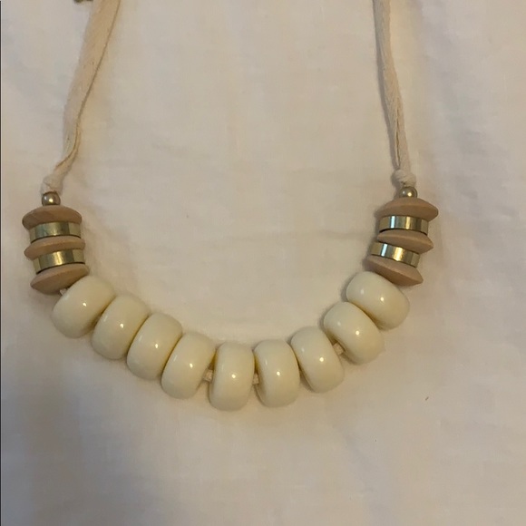 Beaded statement necklace - Picture 2 of 3